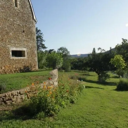 House Domaine De Broual: Cote Donjon بيت للعطل